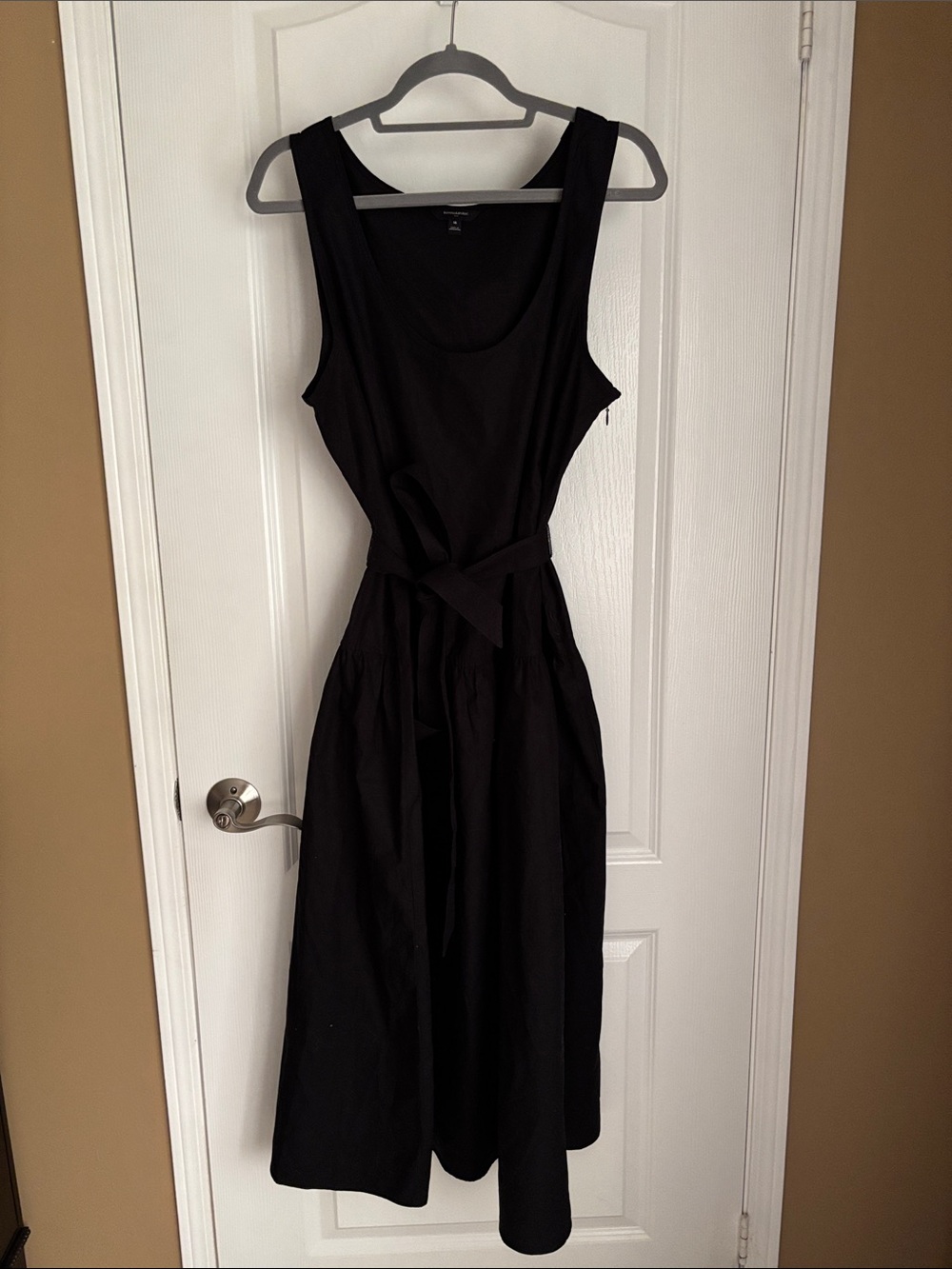 Banana Republic Black Sleeveless Midi Dress with Waist Tie NWOT never worn.